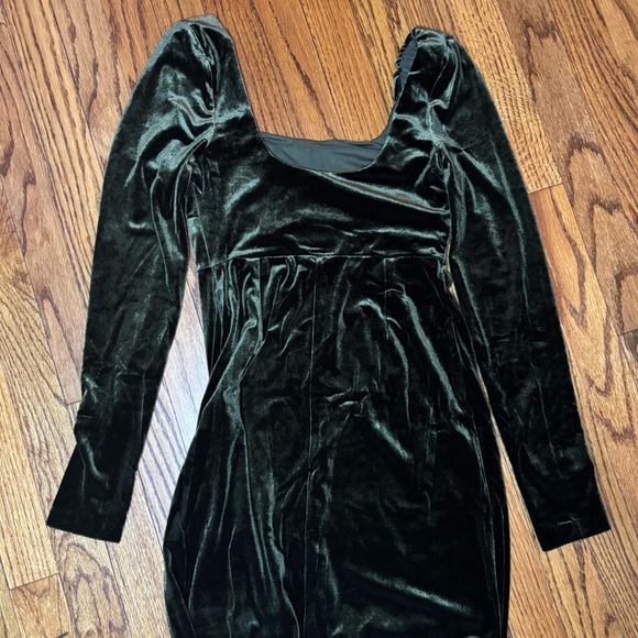 NWT BHLDN Bella Long Sleeve Scoop-Neck Side-Slit Stretch Velvet Maxi Dress, XS - Picture 4 of 5